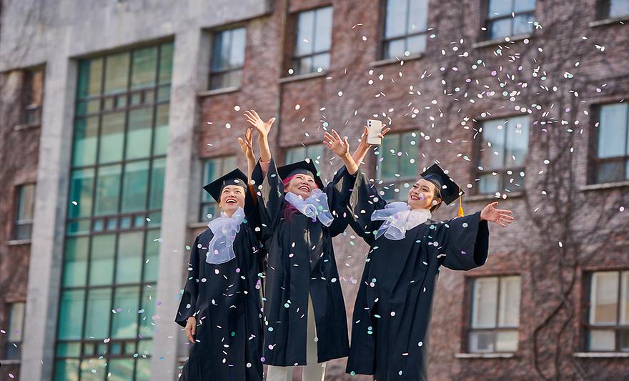 수원시-아주대 운영, 수원시 여성지도자대학 수료식 개최